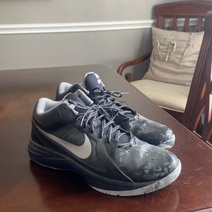 Men’s Nike shoes